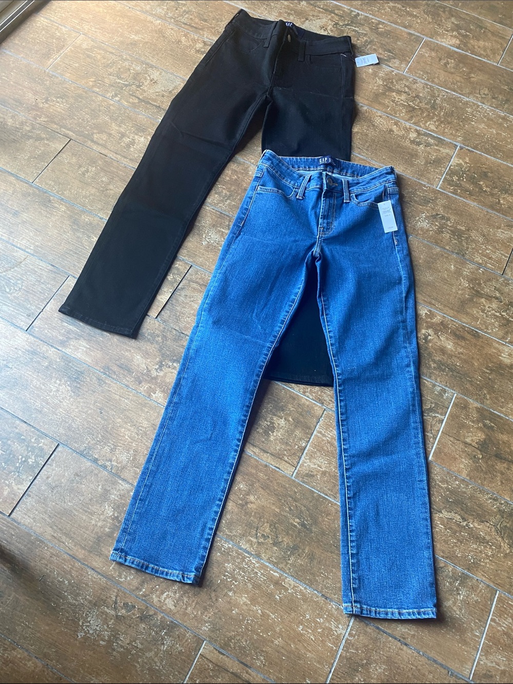 2 Pairs GAP Denim Classic Straight Jeans in Blue and Black. Both nwt. Size 25/0.